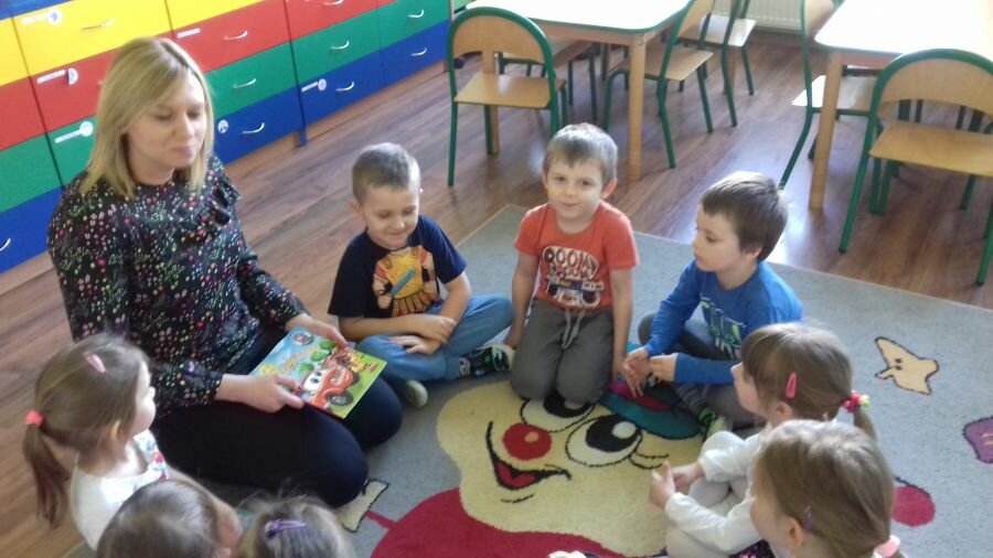 Wizyta mamy chłopca w ramach akcji Cała Polska Czyta Dzieciom